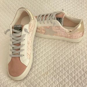 Vintage Havana Gene Croc Shoe

new never worn.